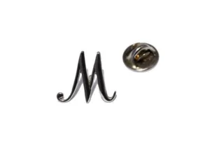 Pin plata letra M