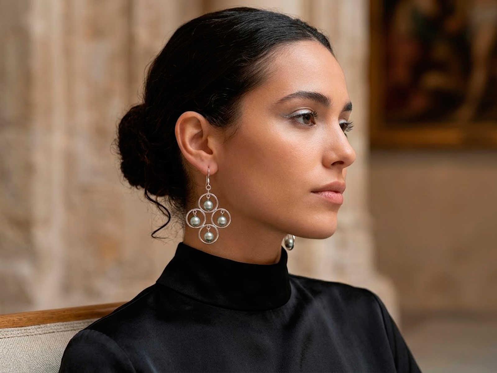 Pendientes de plata formados por 4 aros con perlitas en verde