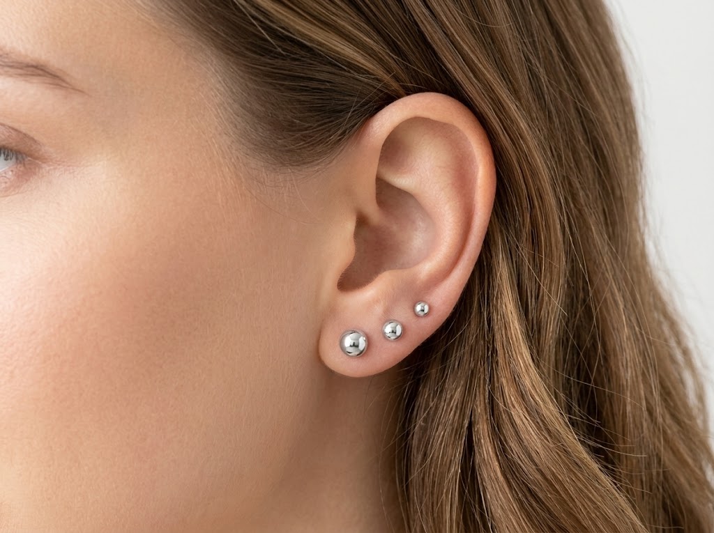 Pendientes mini con bola lisa de plata de 2 mm con cierre presión