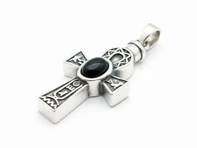 Cruz de plata con ónix central