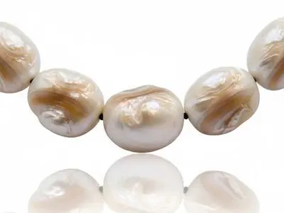Gargantilla piedras de nácar irregulares y cierre plata
