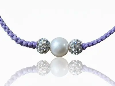 Gargantilla violeta con macramé con perla y bolas cuajo cristal