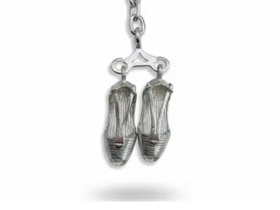 Llavero de plata de primera ley modelo zapatillas valencianas