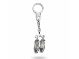 llavero artesanal zapatillas plata