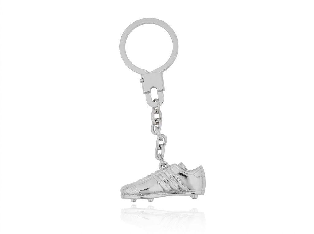 Llavero plata bota futbol