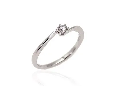 Anillo brillantes garras retorcidas
