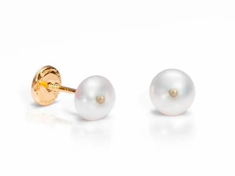 Pendientes oro perla remachada