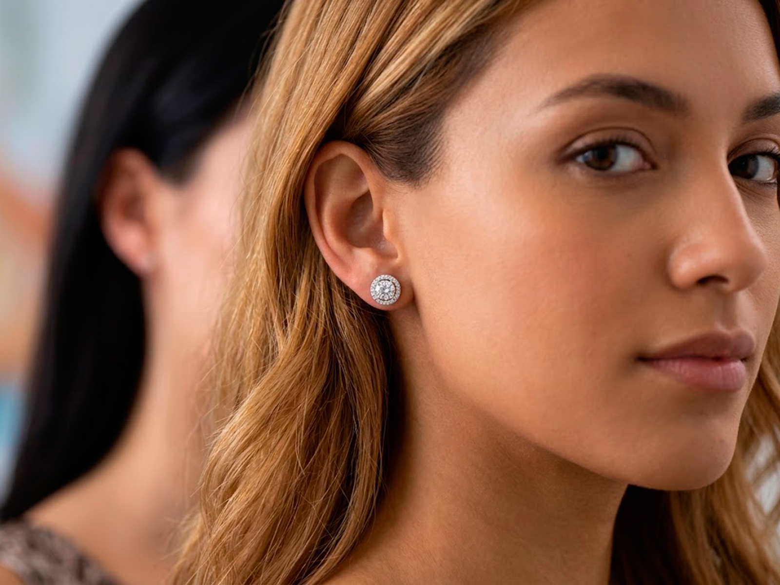 Pendientes de plata con Moissanita central y halo