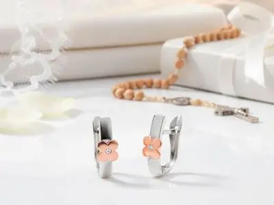 Pendientes comunión barra oro blanco flor rosa