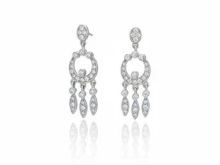 Pendientes largos blanco isabelino