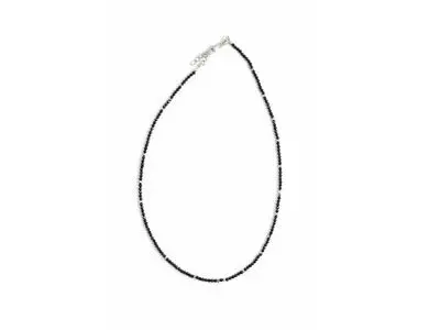 Collar sencillo espinelas negras