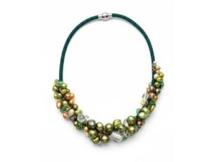 Collar perlas tintadas racimos