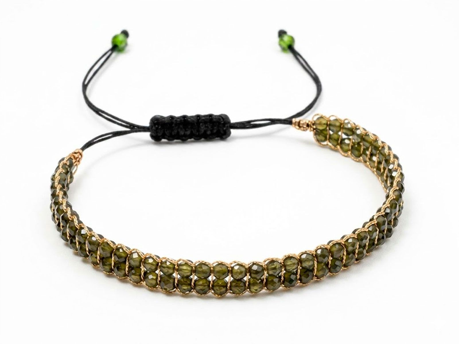 Pulsera hematites y macramé