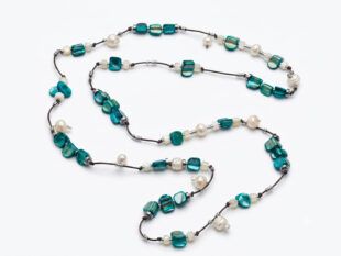 Collar nácar blanco y tintado