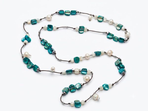 Collar nácar blanco y tintado