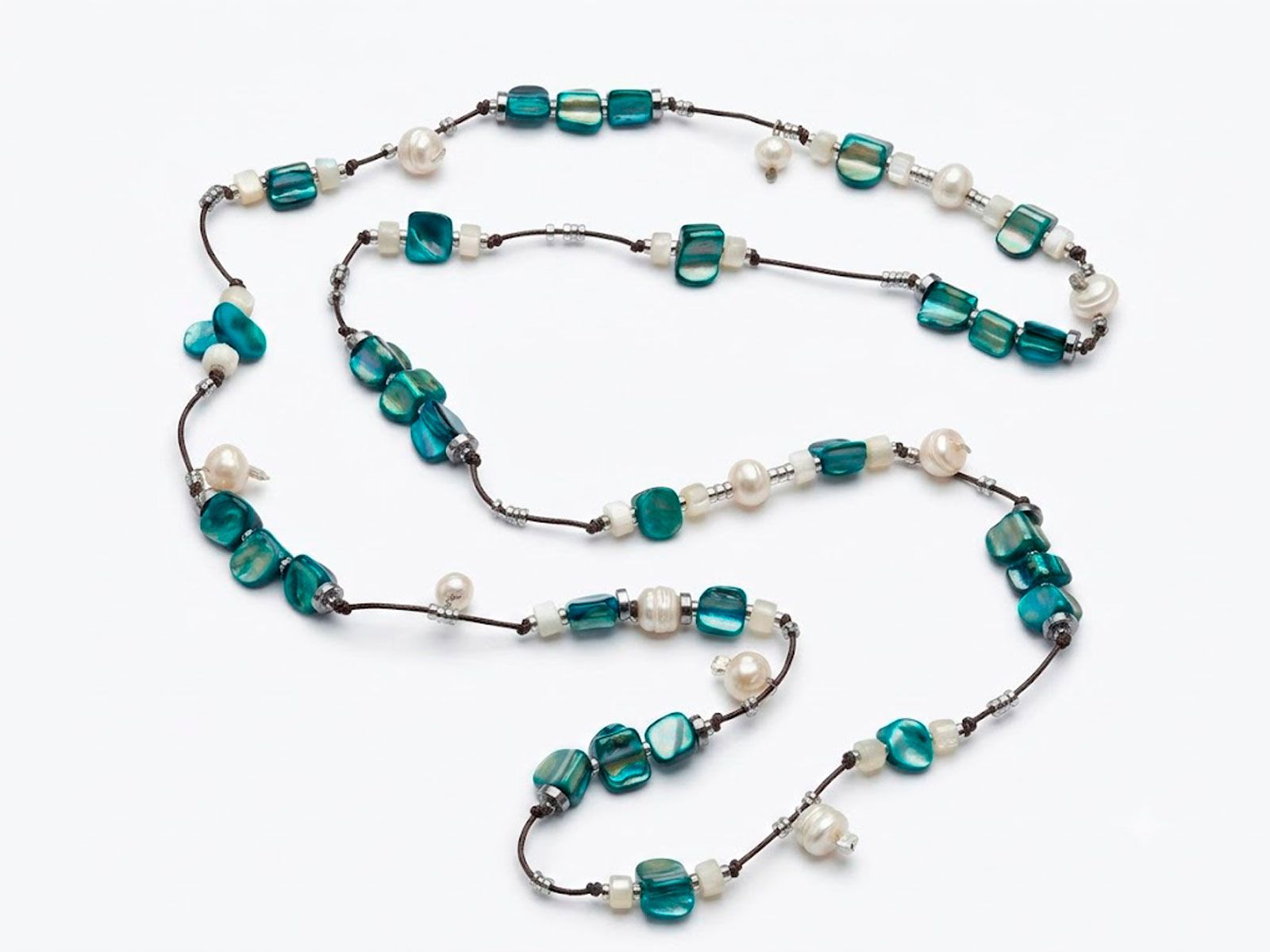 Collar nácar blanco y tintado