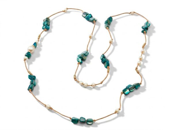 Collar nácar blanco tintado